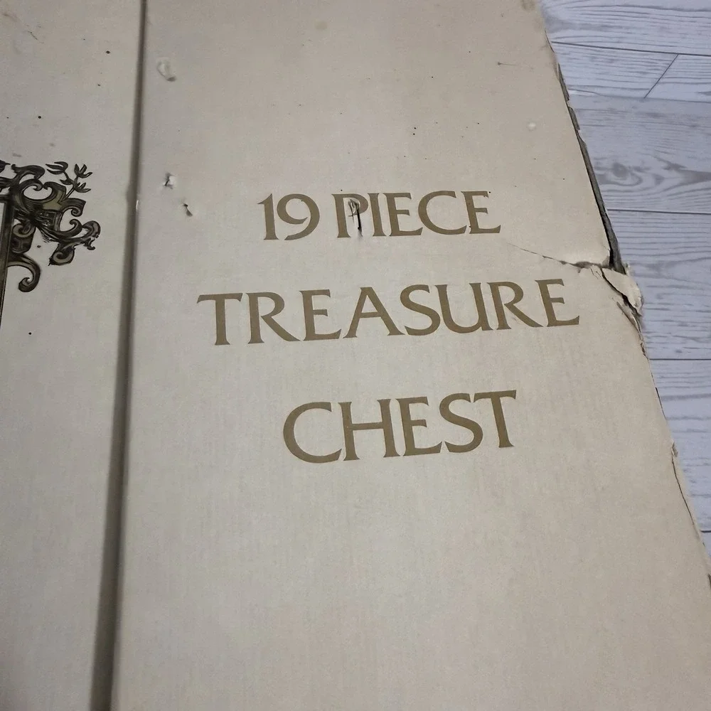 Vintage Regent Sheffield 19‎ Piece Treasure Chest Stainless Knife Set Cutlery